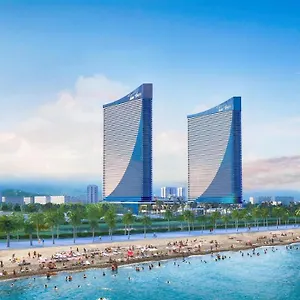 Orbi City Suites ***** באטומי