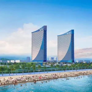 Orbi Center ***** באטומי